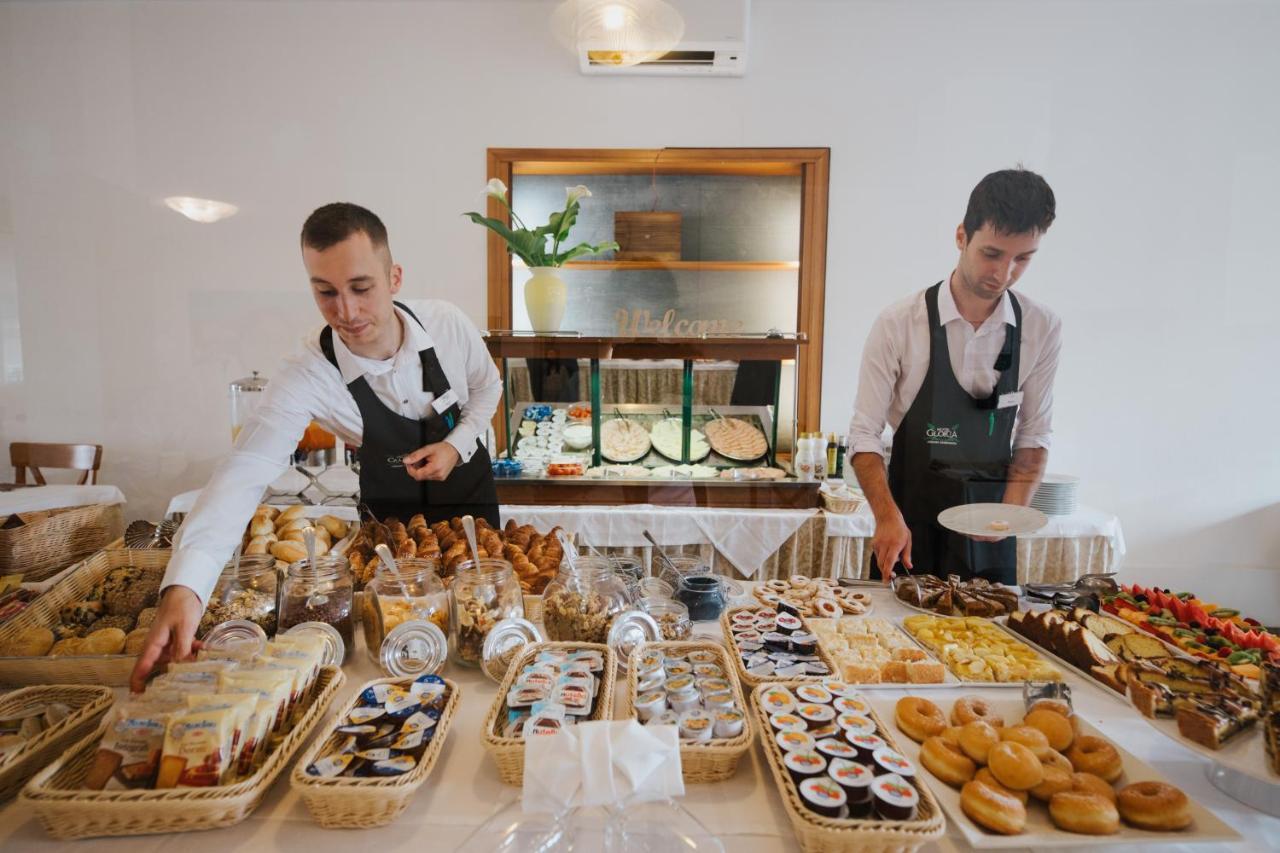 Hotel Gloria Lignano Sabbiadoro Bagian luar foto