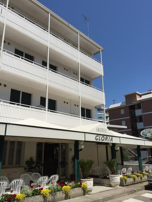 Hotel Gloria Lignano Sabbiadoro Bagian luar foto