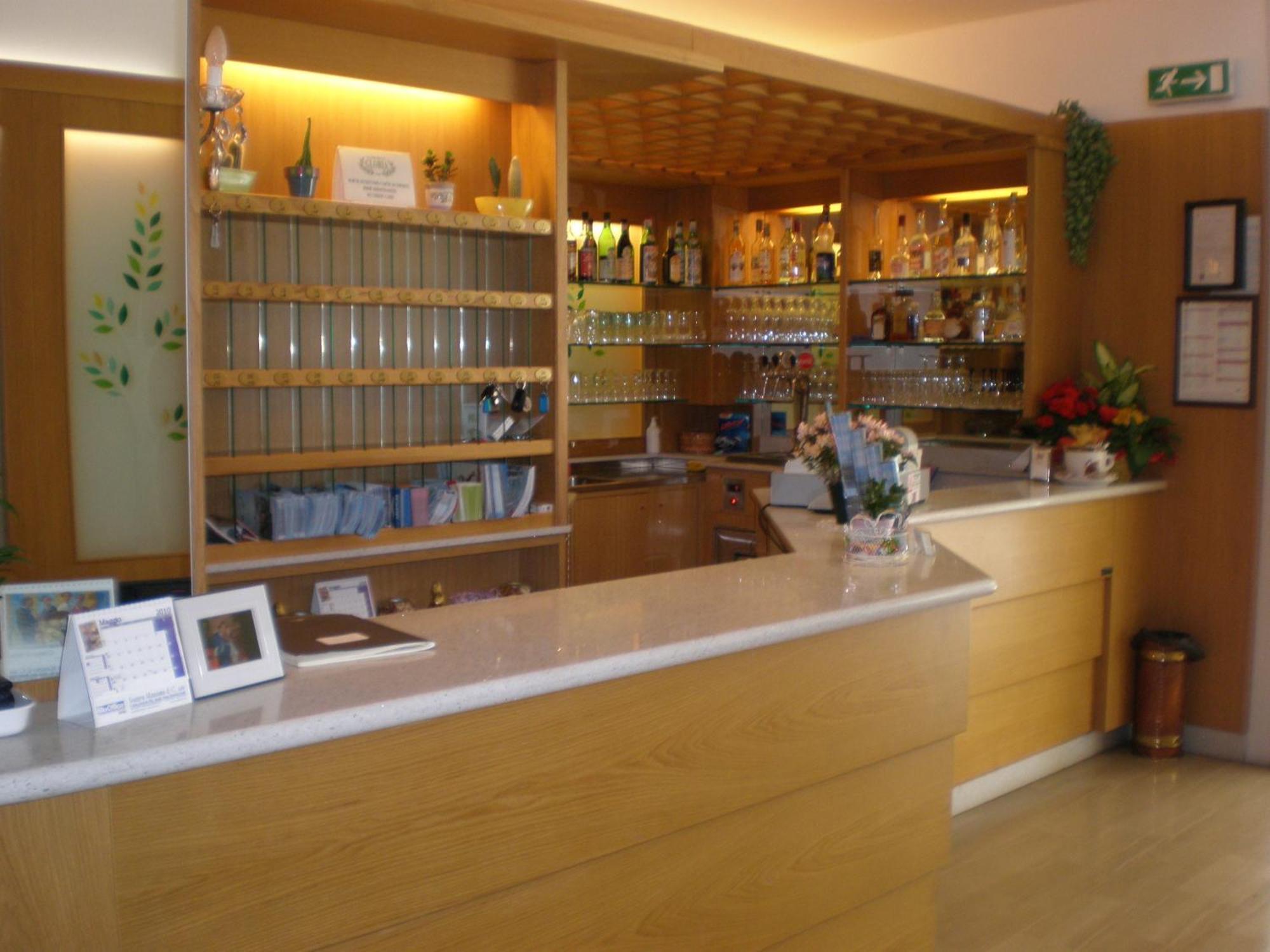 Hotel Gloria Lignano Sabbiadoro Bagian luar foto