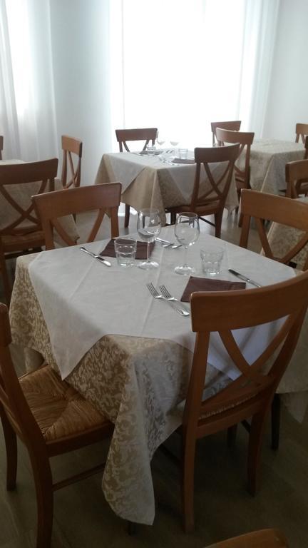 Hotel Gloria Lignano Sabbiadoro Bagian luar foto