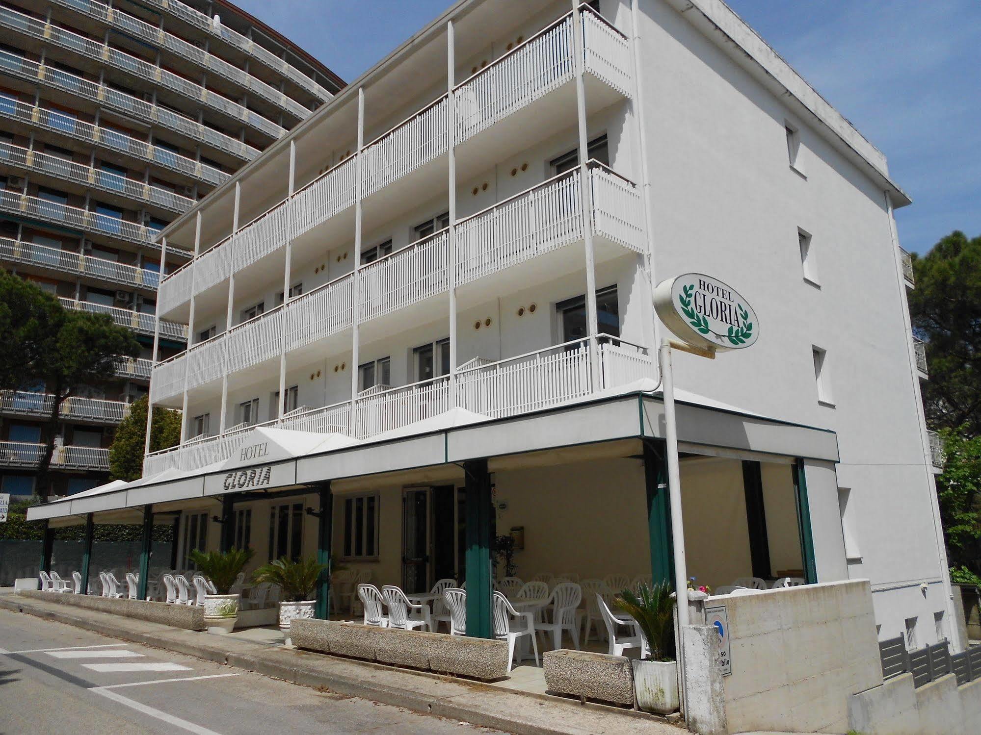 Hotel Gloria Lignano Sabbiadoro Bagian luar foto
