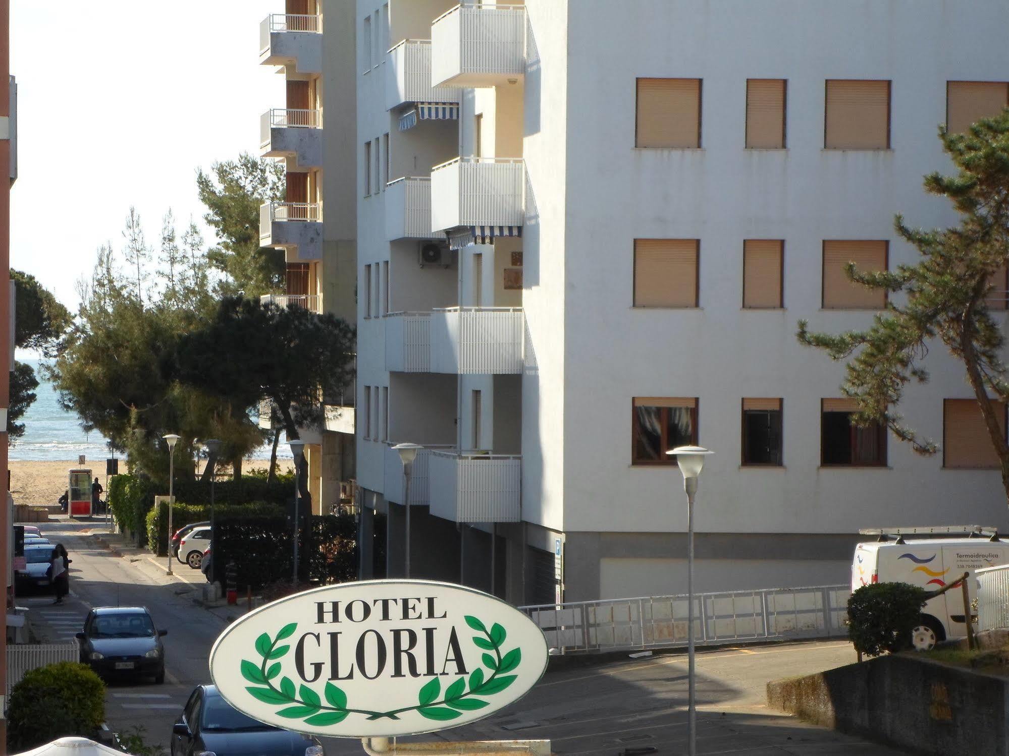Hotel Gloria Lignano Sabbiadoro Bagian luar foto