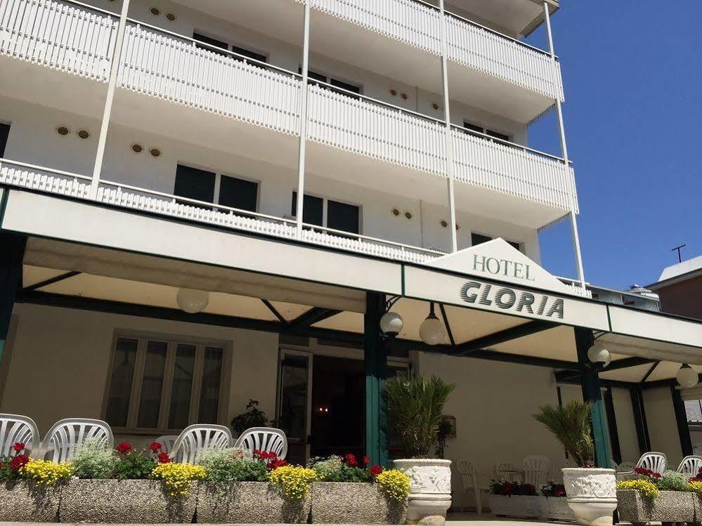 Hotel Gloria Lignano Sabbiadoro Bagian luar foto