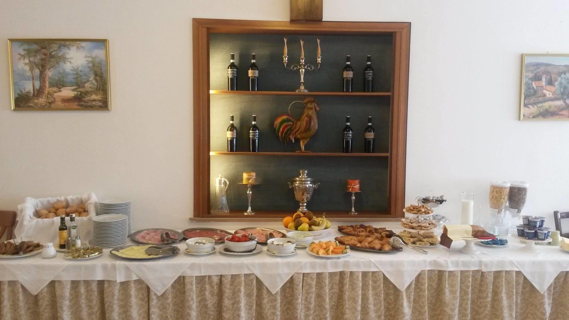 Hotel Gloria Lignano Sabbiadoro Bagian luar foto